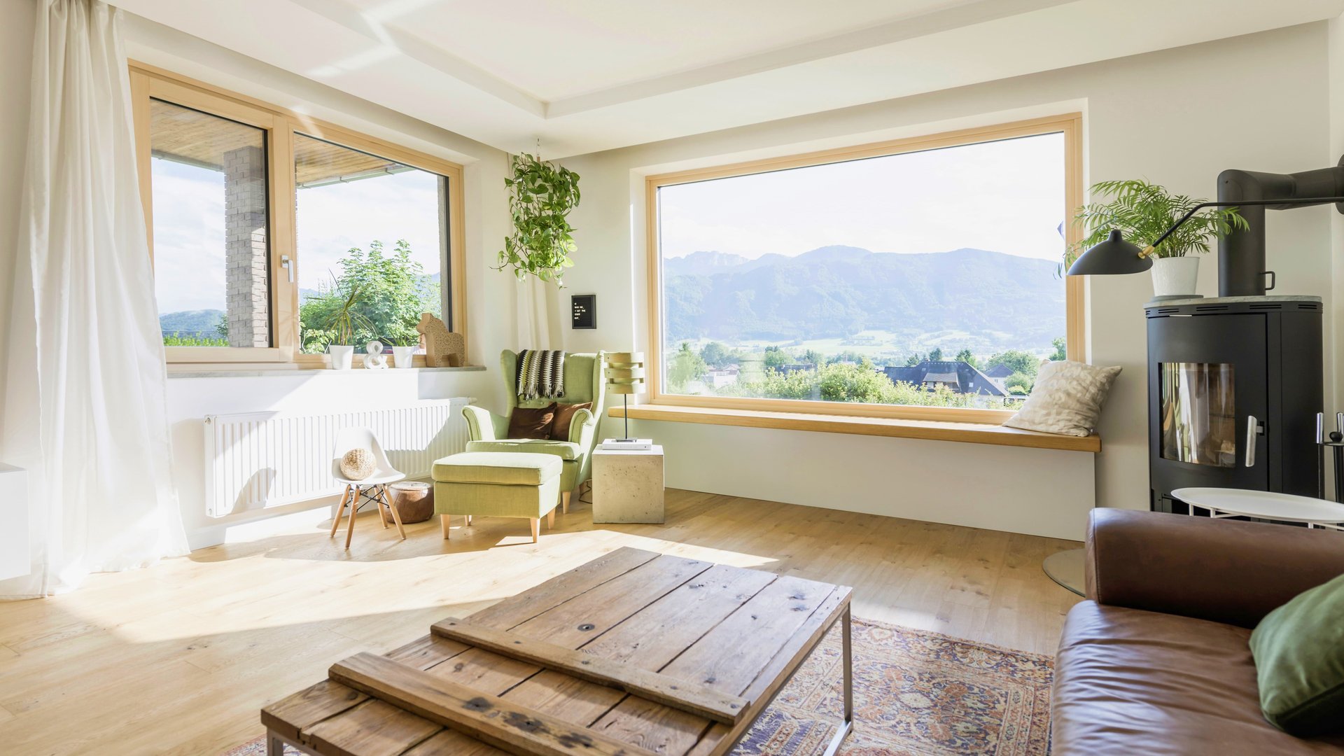 Wohnzimmer mit Blick auf die Berge